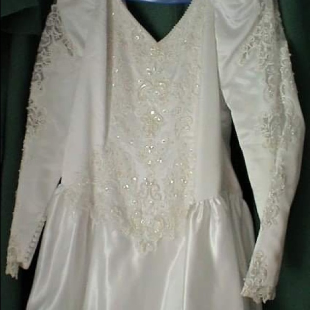 Antique wedding dress with seed pearls come with petticoat and veil